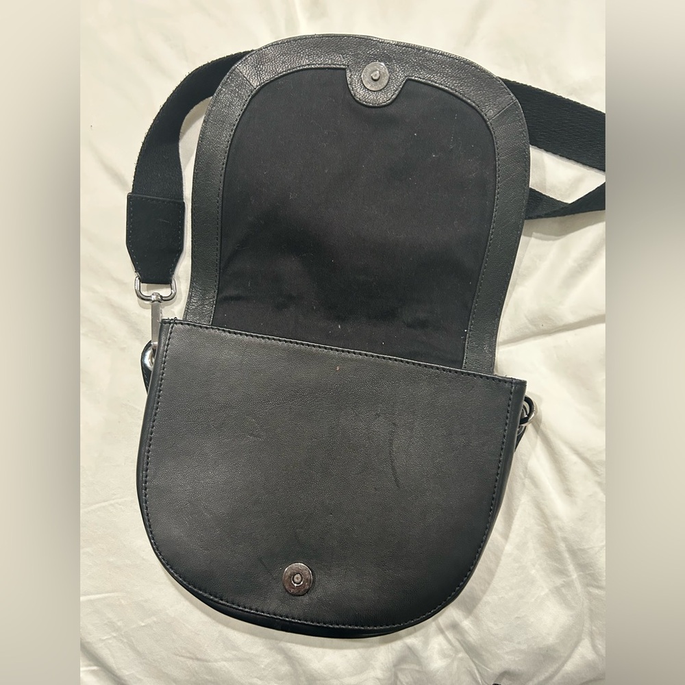 Urbancode black leather crossbody or shoulder bag - Picture 5 of 9